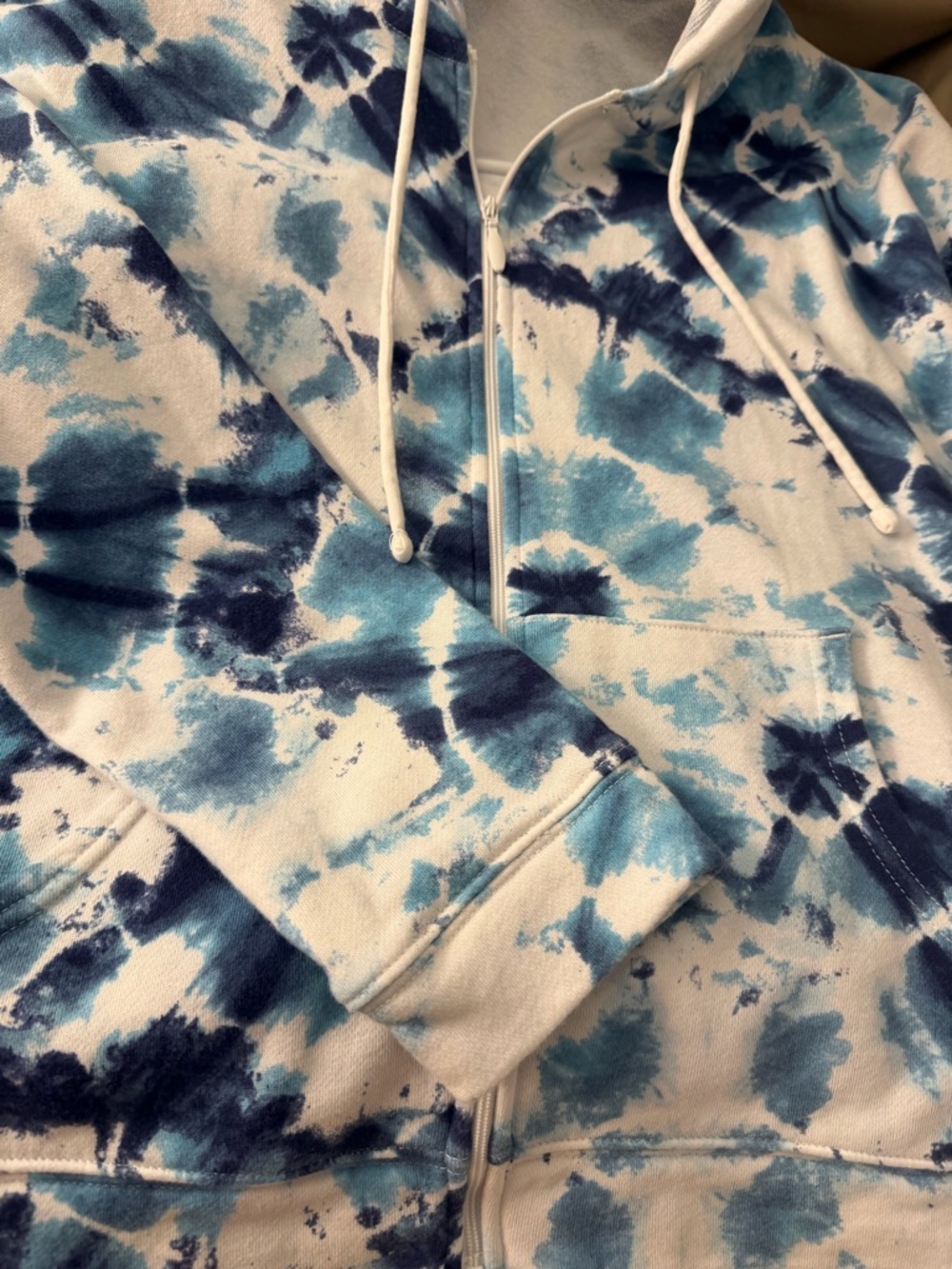 Blue/white Old Navy Tie-Dye Lt Wght Ladies cropped hoodie. Size L. Adorable!